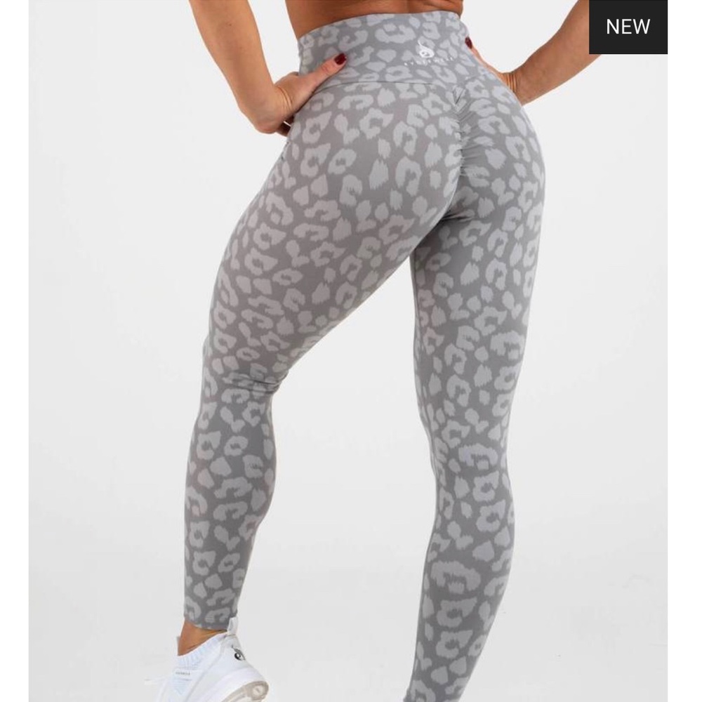 💎 NWT RYDERWEAR - Instinct Scrunch Bum Leggings.